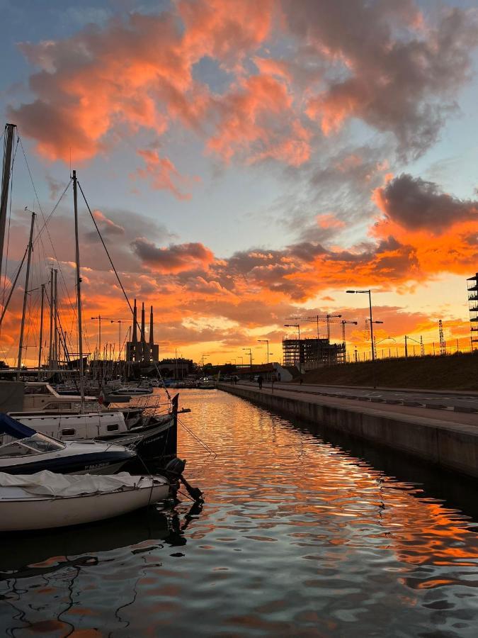 Отель Precioso Barco En Barcelona Бадалона Экстерьер фото